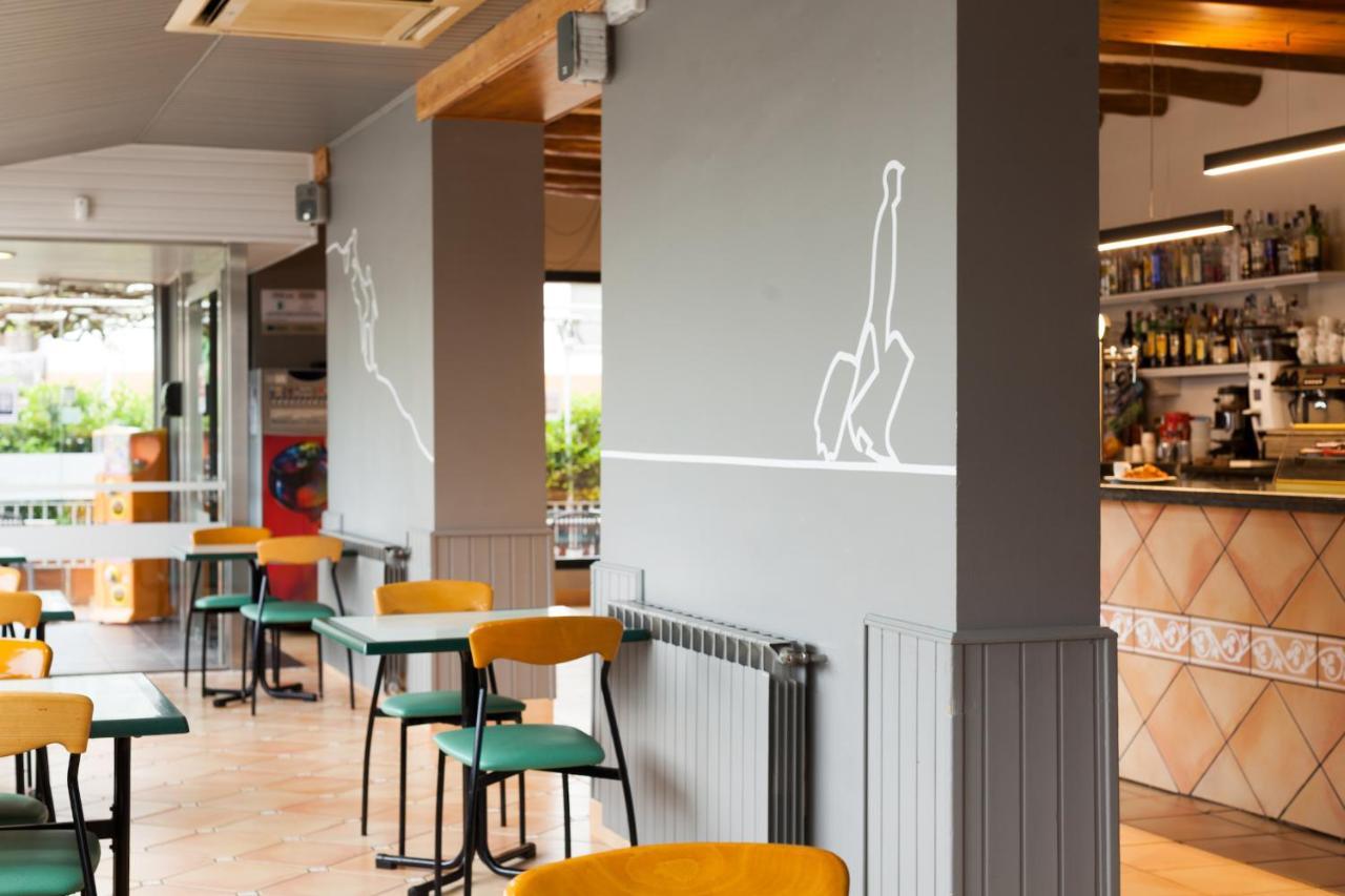 Hostal Restaurant Roma Cubells Exteriér fotografie
