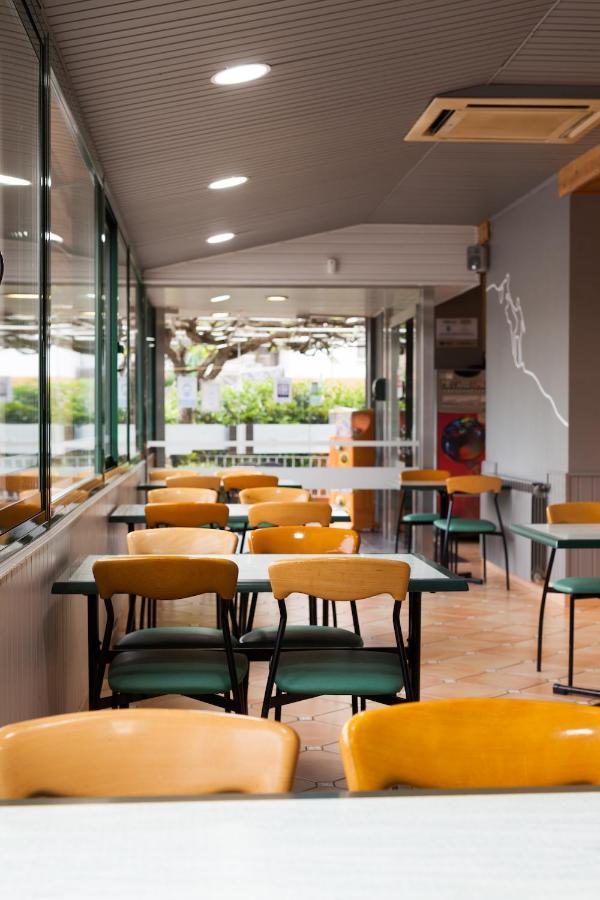 Hostal Restaurant Roma Cubells Exteriér fotografie