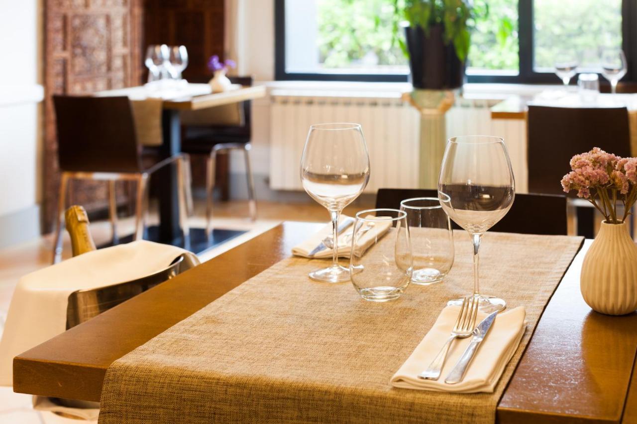 Hostal Restaurant Roma Cubells Exteriér fotografie